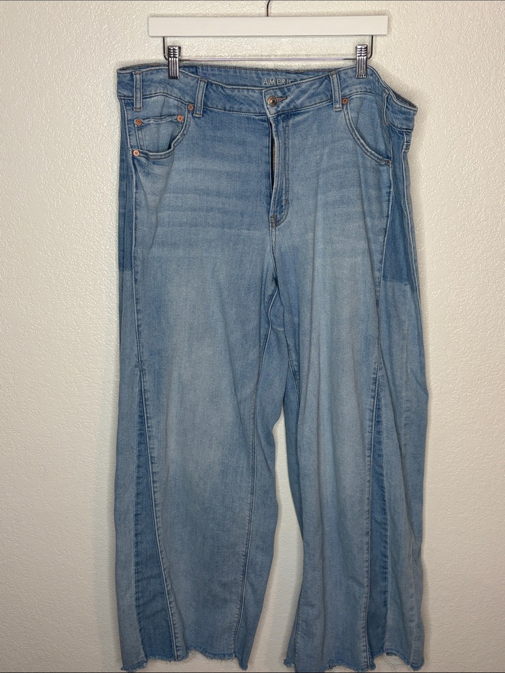 American Eagle Light Wash Low Rise Baggy Wide Leg Jeans Frayed Hem Size 18 Tall